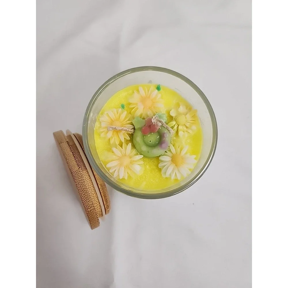 LQQK Daisy Candle Art Homemade Spring Flower Scent 9 oz‎ Candle Happy HoliDaisys